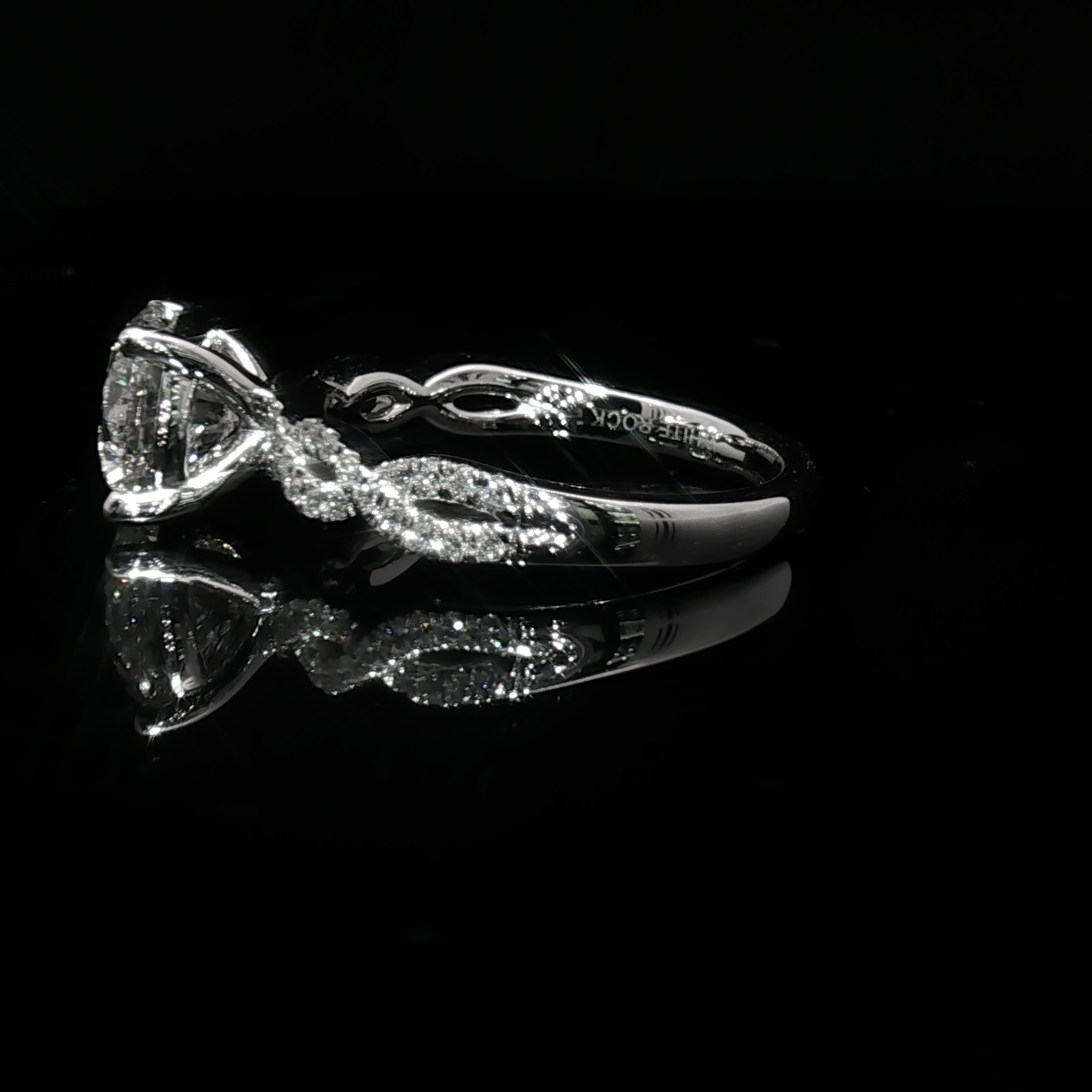 Engagement Ring with Round Brilliant Cut Diamond