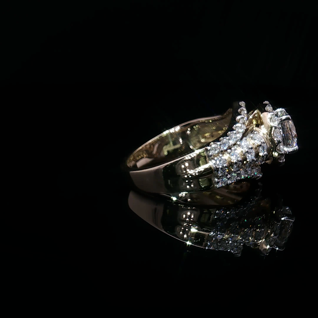Yellow Gold Multistone Ring with Round Cut Diamond