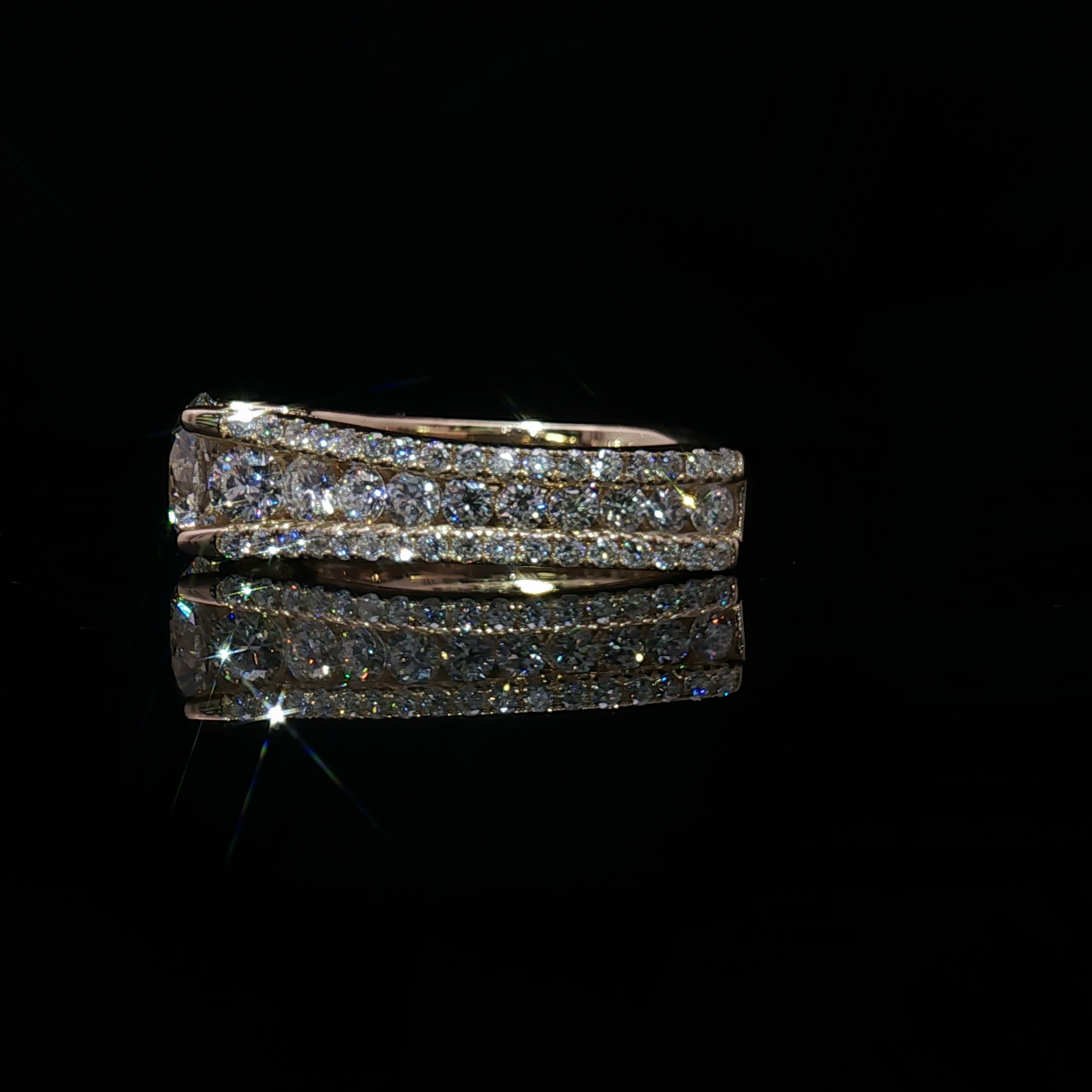 Yellow Gold Multistone Ring with Round Cut Diamond