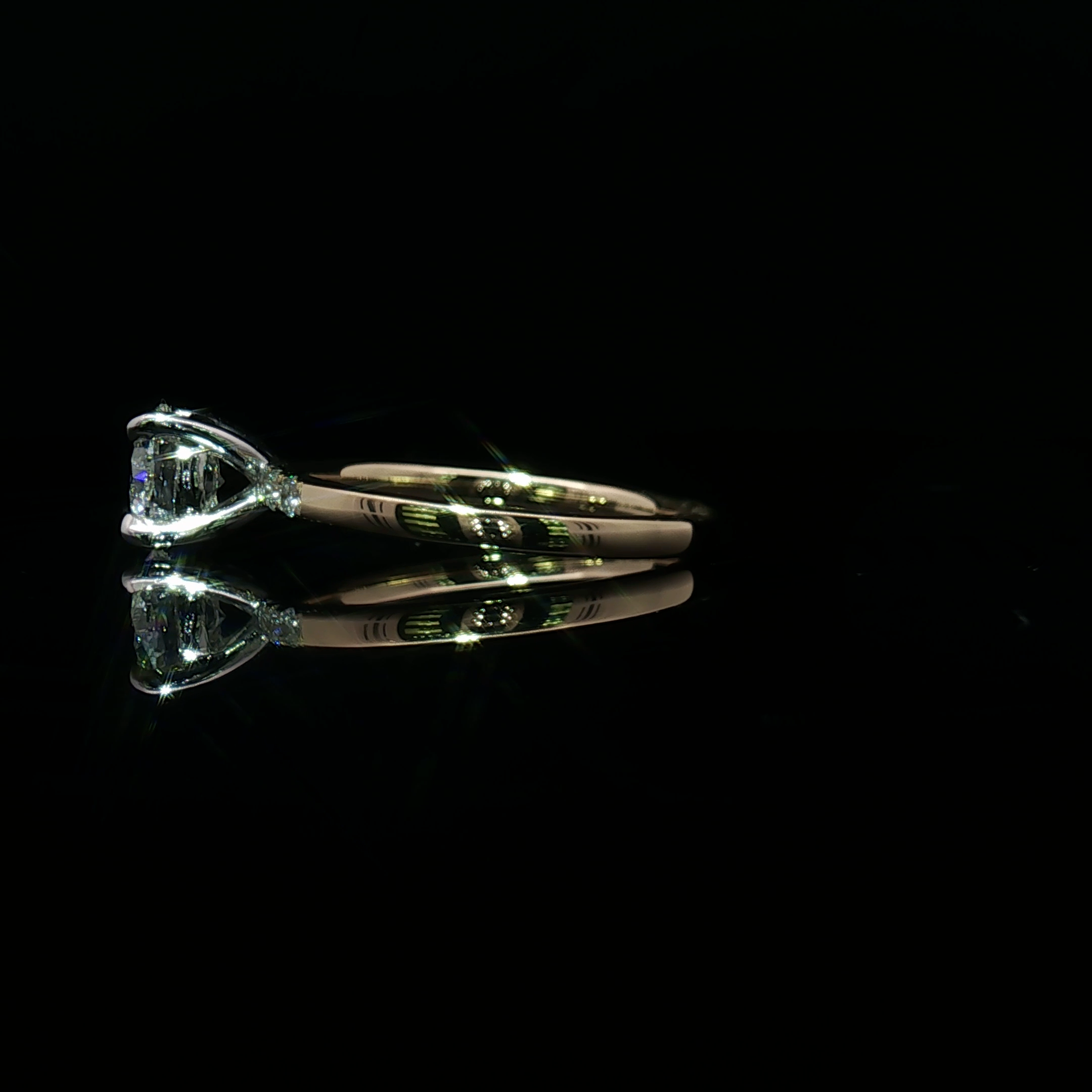 Yellow Gold Multistone Ring with Round Brilliant Cut Diamonds