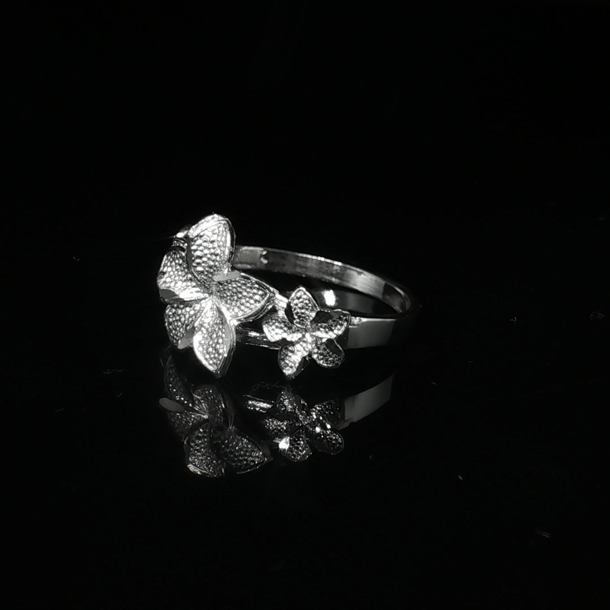 Small Tri Hibiscus Ring